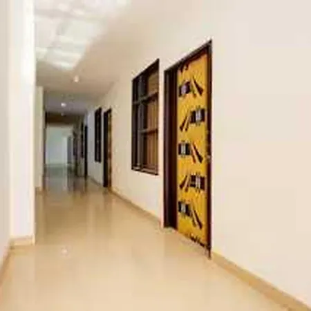 Hotel O Royal Palace